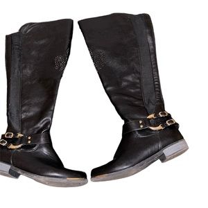 Black boots sequins in a flower shape, great condition, size 36. Leather